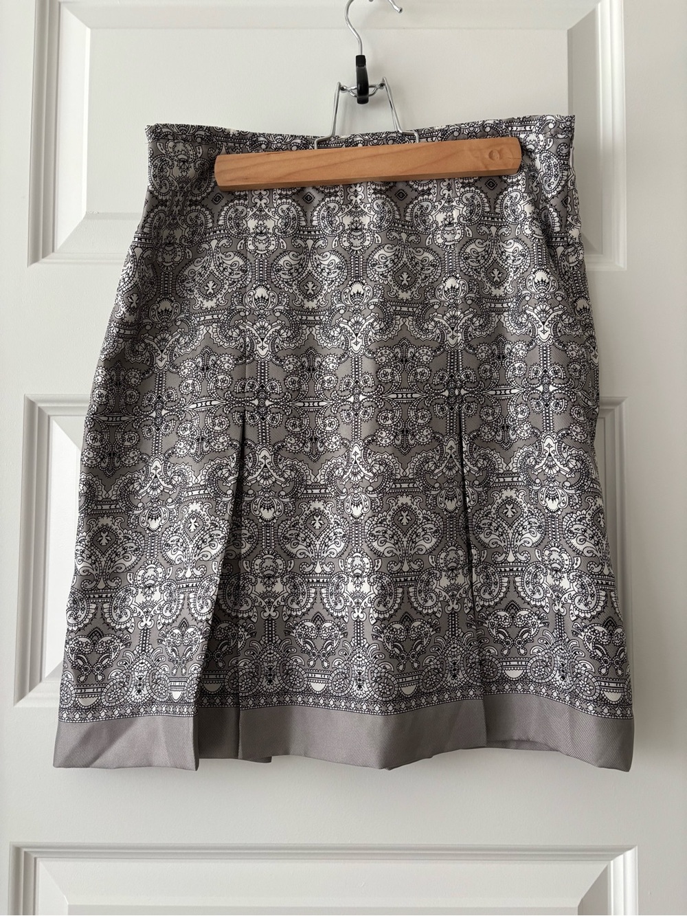 Ann Taylor LOFT Gray Patterned A-Line Skirt 2P